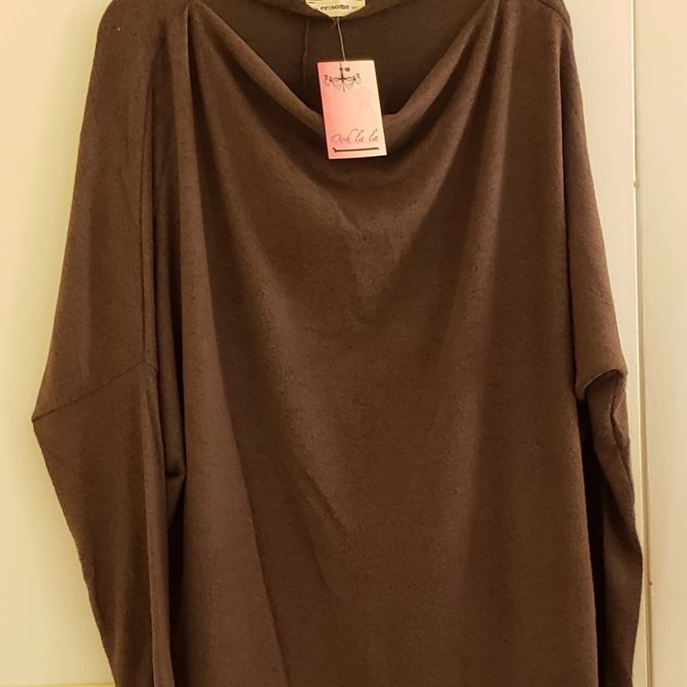 WOMEN'S TOP